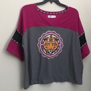 3/$16 XXXL size 21 juniors v-neck tee